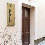 Golden Circles Apartment *