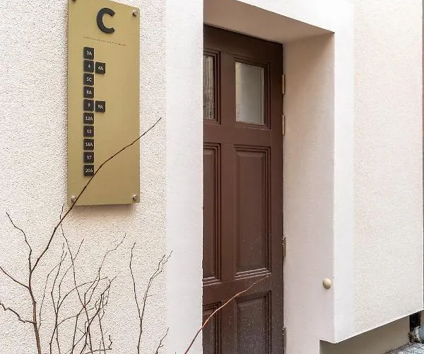 Golden Circles Apartment *